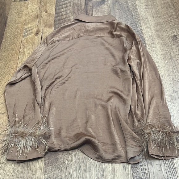 Better Be Woman’s Button Down With Feather Sleeve Size M - Picture 5 of 6
